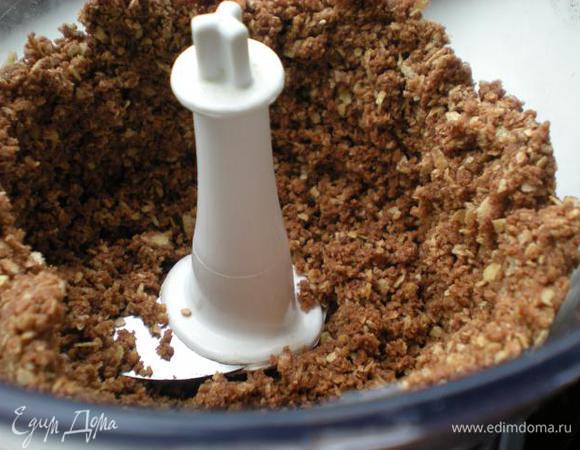 Конфеты. Вафлю измельчить в крошку.