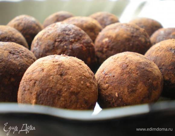 Сформировать шарики и обвалять в какао. Поставить в холодильник для застывания. 