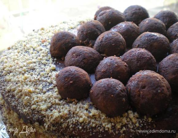 Украсить торт. 