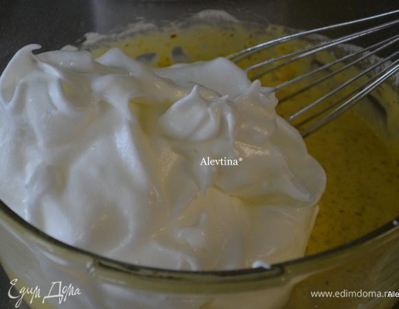 Переложить в тесто и осторожно все перемешать.