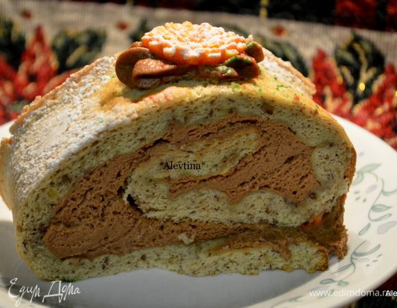 Готовый рулет подаем к столу, разрезаем на порции и подаем к столу.
Приятного аппетита.