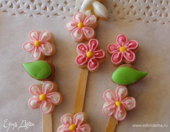 Украсить айсингом как вам понравится. Вот так...