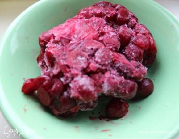 И достанем размораживаться вишню.