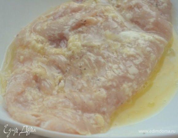 Обмакнуть его сначала в яйцо, а затем обвалять в сухарях. 