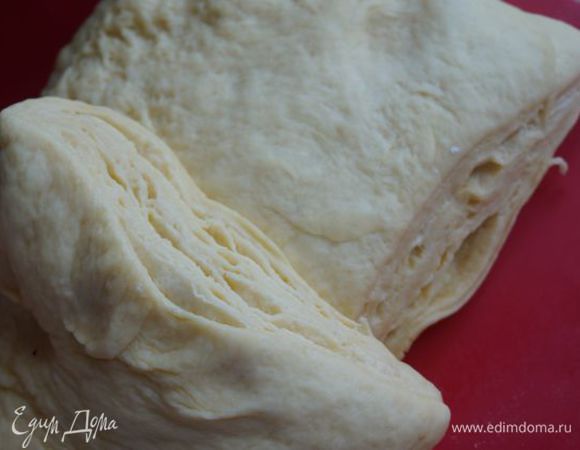 Берем наше слоеное тесто...