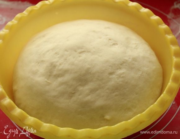 Тесто поместить в емкость,накрыть и оправить в теплое место на час.