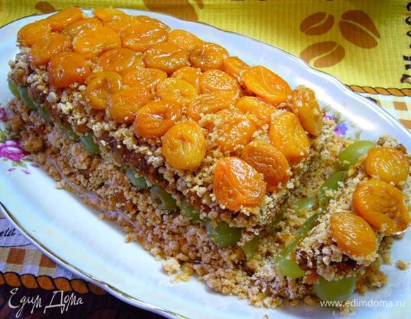 Перевернуть полено на блюдо, снять форму и пищевую пленку.
Приятного аппетита!