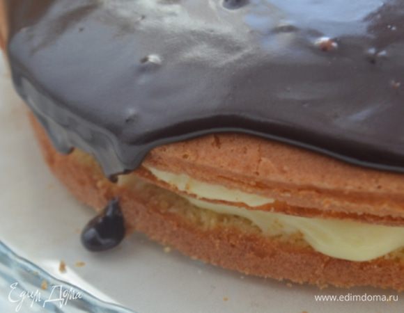 Глазурь немного остудить и вылить на торт, дать ей самой спокойно стечь чтобы получились красивые подтеки!