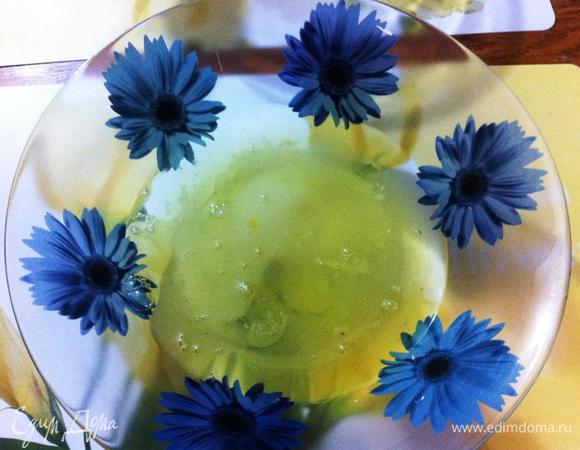 Взбить белки с сахаром в пену, не слишком сильно, она должна быть консистенции йогурта.