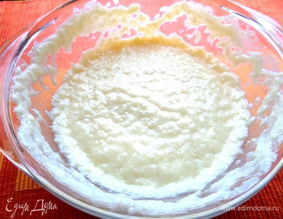 В этот раз сгущёнка поднялась до самых краёв, но никуда не убежала, потом опустилась и начала густеть!