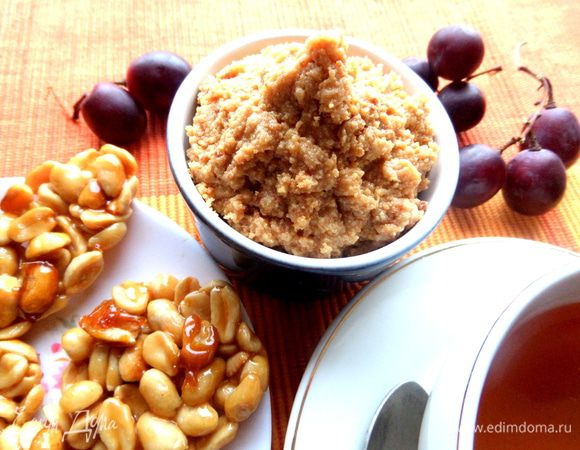 Можно просто пить зелёный чай вприкуску с такой вкусняшкой))) Рядом на блюдце у меня домашние козинаки,можно глянуть их тут: http://www.edimdoma.ru/retsepty/64838-kozinaki-iz-arahisa