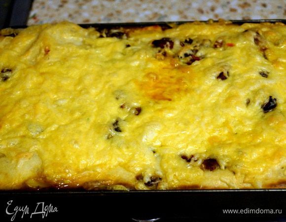 Вуаля :) Дадим готовому блюду постоять после духовки 5-10 минут, и только потом режем ножом.