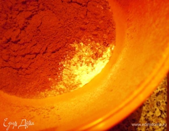 Муку смешать с содой, лимонной кислотой, ванильным сахаром и какао. Смесь просеять и в три приема ввести в тесто. Осторожно перемешать и  вылить в форму (у меня квадратная 20*20см). Выпекать 15 минут при 200С, затем температуру снизить до 180С и выпекать ещё 25 минут. Проверить лучинкой, она должна быть сухой. 

