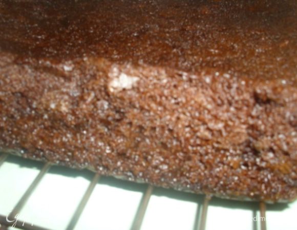  Готовый бисквит охладить на решетке и оставить на сутки для созревания.