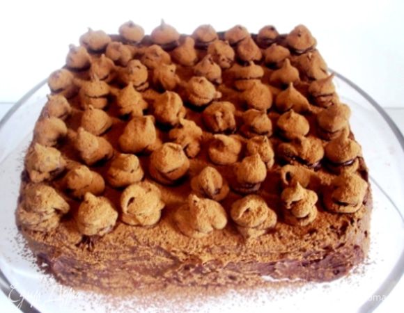 Перед употреблением торт должен провести несколько часов в холодильнике.