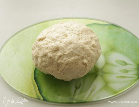 И делаем мягкое, эластичное, слегка липнущее тесто.