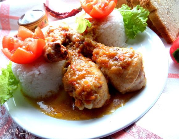 Обмазывая аджикой,мы регулируем остроту курочки,а соус получается такое объеденье,что съедается всегда без остатка вместе с курицей! Приятного аппетита!!!!