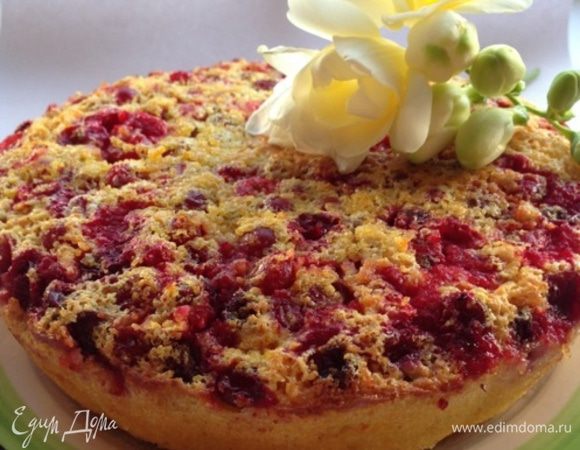 Даем полностью остыть и извлекаем из формы. 
Вот такое чудо вышло!!! Клюква поднялась на поверхность и образовала красивую корочку. А цвет и аромат какой!!! 