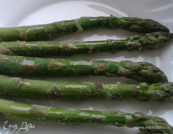 Сковородку-гриль  предварительно разогреть, масло НЕ наливать.