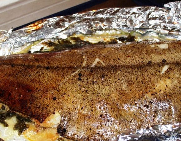 Советую не передержать рыбу, чтобы мясо оставалось сочным и нежным. В общей сложности рыба готовилась 1 час, но точное время зависит от размера тушки.