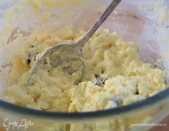 Всыпать муку, все перемешать.