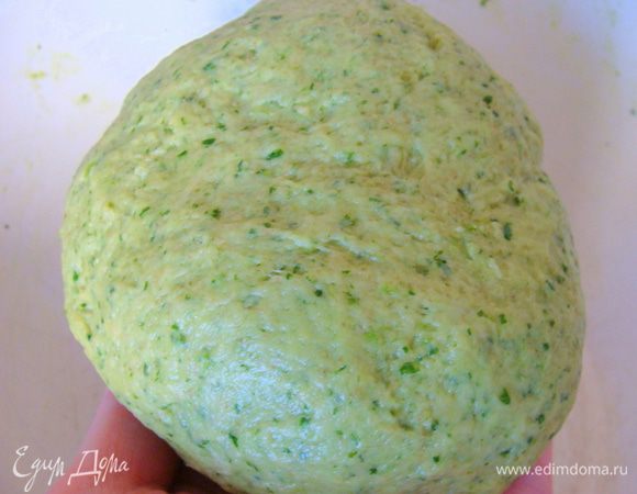 Это тесто должно быть очень эластичное.