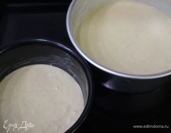 Духовка 180°С. Понадобится 3 формы: Ф 14 см, Ф 18 см, Ф 26 см. Дно каждой выстелить пергаментом, бока смазать маслом.