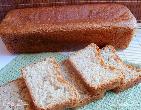 Когда в тесто добавляется мед, хлебушек получается всегда особенно красивого золотистого цвета. Сверху корочка хрустящая, остальное все очень мягкое и нежное.