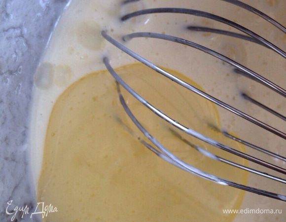 Влить растительное масло. Еще раз хорошо перемешать!