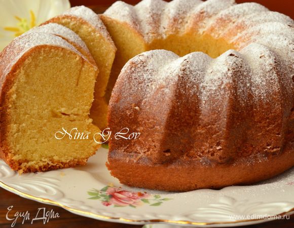 Готовому кексу дать остыть и немного настояться.