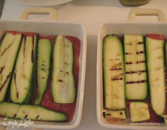 Одним слоем выложить кабачки,