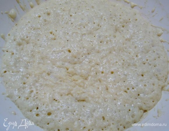 Опару перемешать и оставить еще на 1 ч.