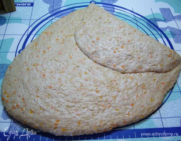 Короткую сторону подтянуть к центру, прижать.