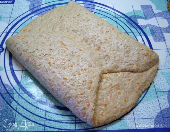 Противоположную сторону подтянуть к центру, прижать.