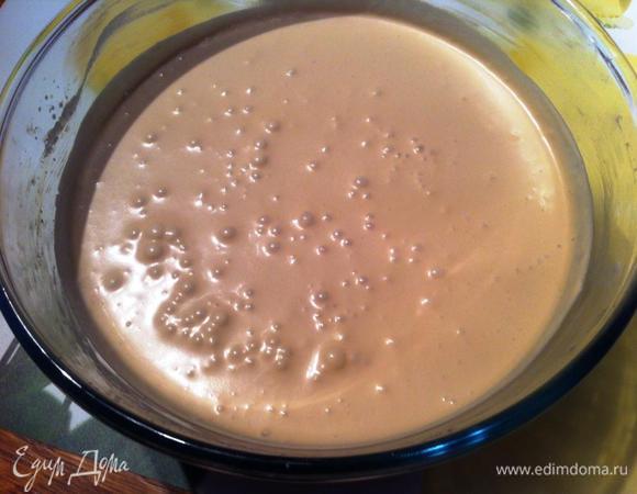 Готовый крем, я накрыла пленкой и отправила на ночь в холодильник.