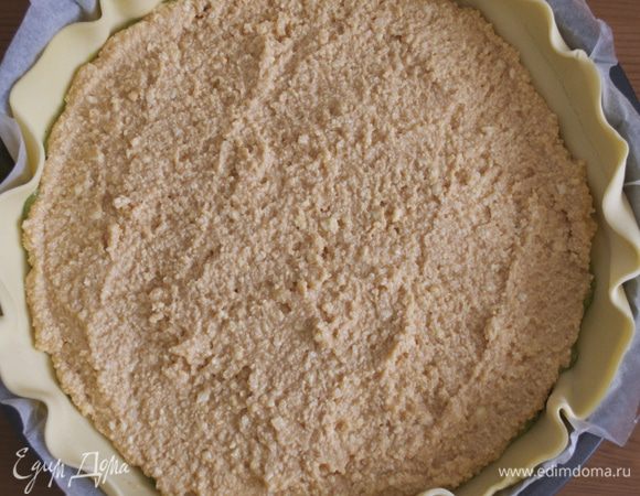 Выложить в форму начинку из рикотты. 