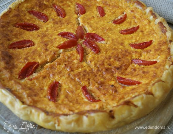 Готовый пирог достать из духовки, дать остыть и подавать!