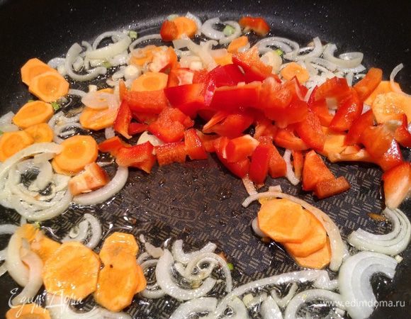 Перец, морковь.