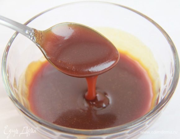 Карамель у меня давно приготовлена и стоит для таких случаев в холодильнике. http://www.edimdoma.ru/retsepty/66055-keks-mars