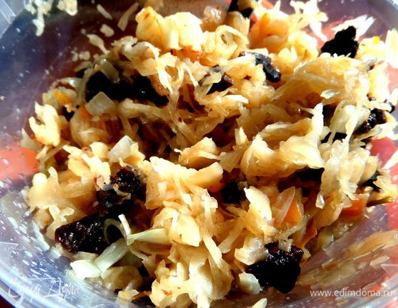 Пробуем на соль, перец. Начинка готова!