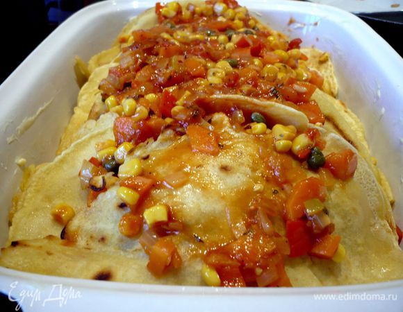 Так поступаем с каждой лепешкой, оставшуюся начинку выкладываем сверху. Ставим в духовку на 20 — 25 минут.