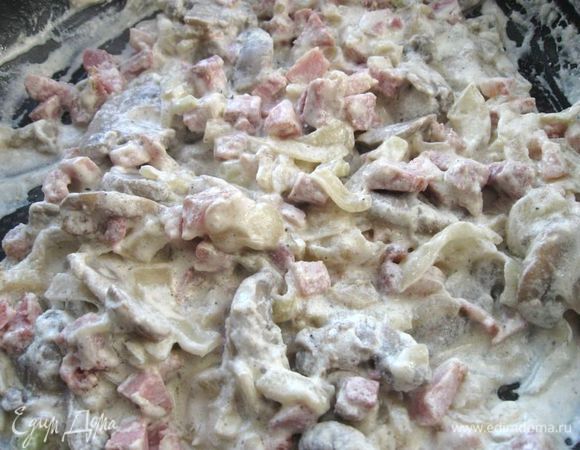 Добавить к начинке, перемешать.