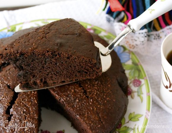 Готовый пирог остудить на решетке и можно подавать. 