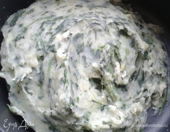 Хорошо перемешайте. Дайте начинке остыть. 