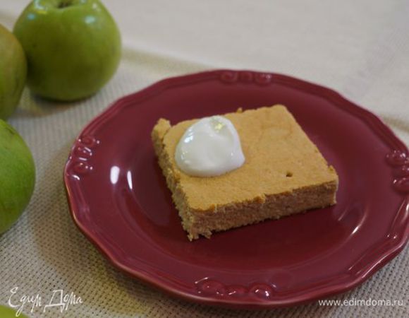 Остудить, нарезать на порции, подавать со сметаной. Приятного аппетита!