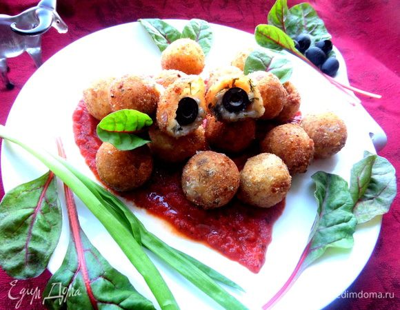 Угощайтесь,друзья!!! От них невозможно оторваться и в тёплом и в холодном виде,макая в густой соус)))