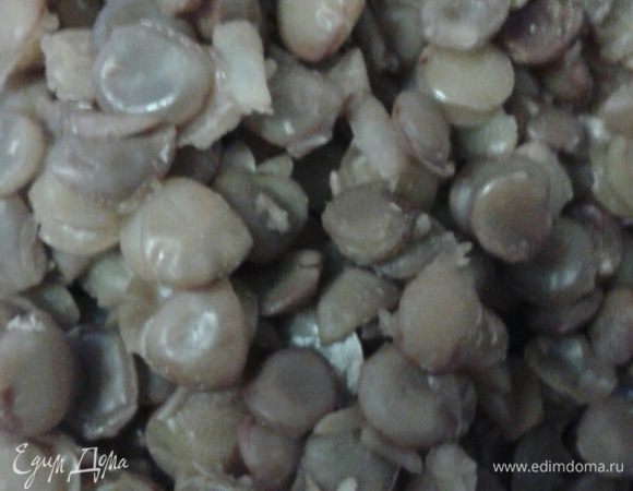 Чечевицу готовить,  как сказано в инструкции, в конце варки посолить.