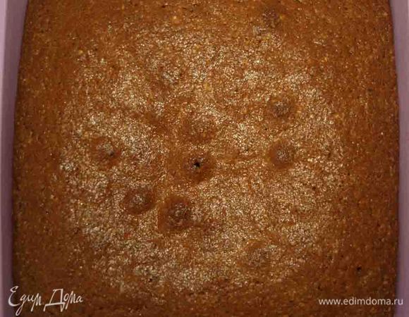 Выкладываем в форму 18 см. Отправляем в заранее разогретую духовку до 180 градусов на 30-35 минут. Готовый кекс остудить, достать из формы.