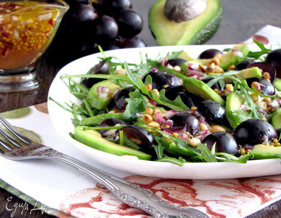 Салат подавать немедленно. Приятного аппетита!