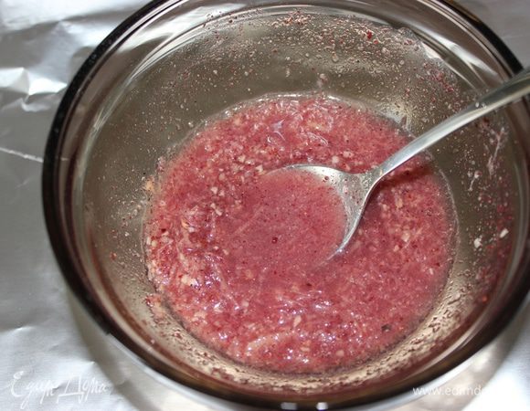 Смешать имбирь (тертый), сумах, чеснок (тертый), перец, соль, все залить уксусом. 